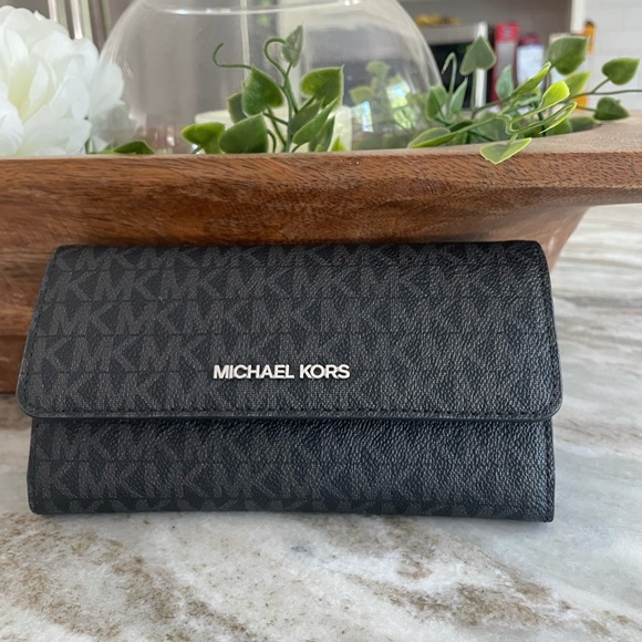 Brand new Michael Kors wallet - Picture 6 of 6